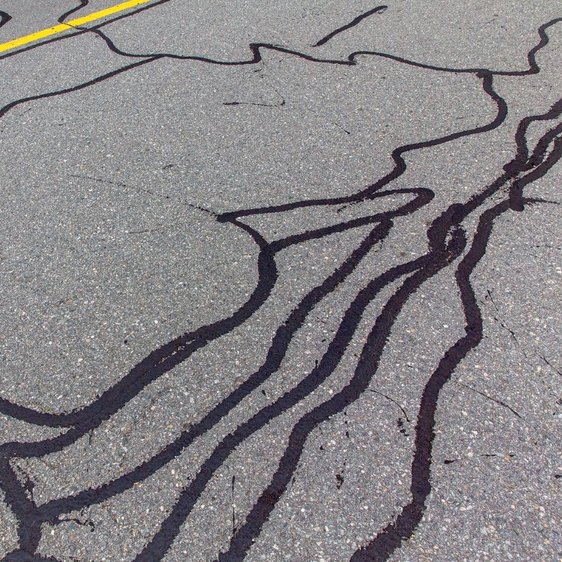 crack filling on asphalt roads